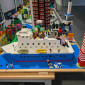 Ein gro&szlig;es Kreuzfahrtschiff hat im Hafen der Bausteinestadt angelegt.